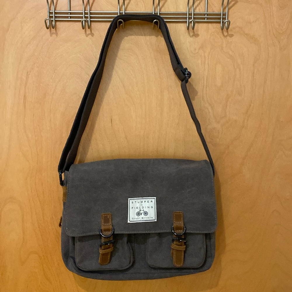 Stumper and Fielding Great Britain Canvas computer /meesenger bag.